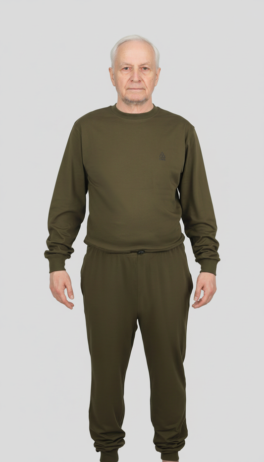 ComfortCure Alzheimer demans bakım tulumu haki renk erkek model önden tam boy görünüm