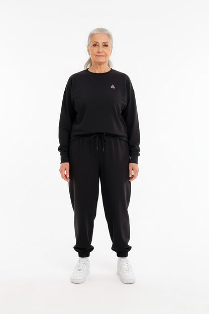 ComfortCure Alzheimer bakım tulumu siyah renk kadın model üst gövde önden görünüm