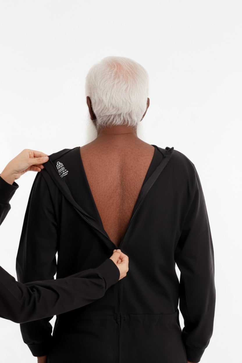 ComfortCure demans bakım tulumu siyah renk arka fermuar açık yakından detay görünümü