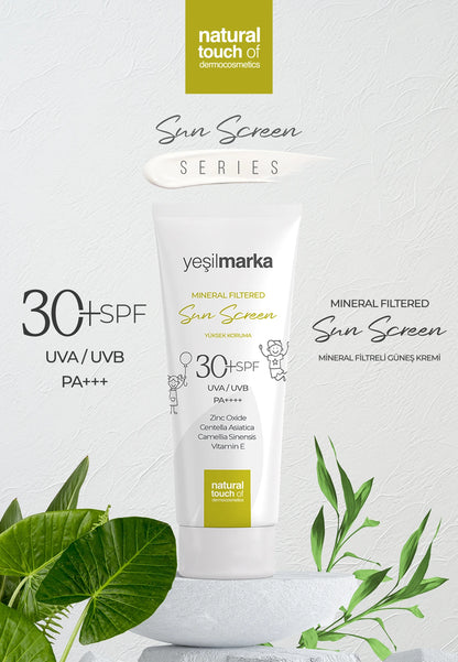 Doğal yaprak arka planında hassas cilt ve bebek güneş kremi SPF 30 ürün fotoğrafı